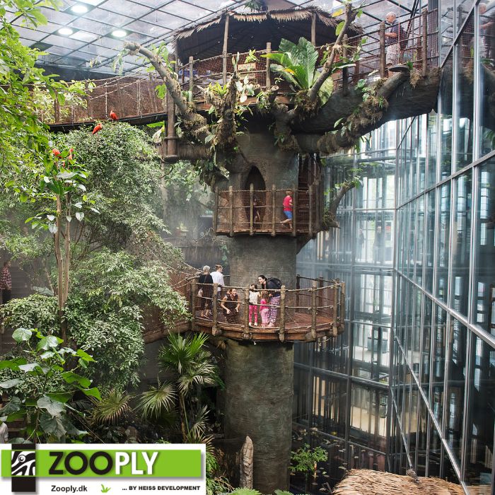 25 meter högt träd byggt med dekorationsbetong av Zooply på Universeum i Göteborg.