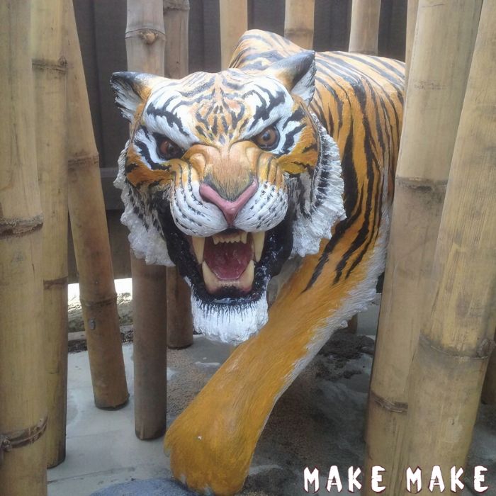Tiger lavet i dekorationsbeton og malet med Colour Fix og farvepigmenter til København Zoo.