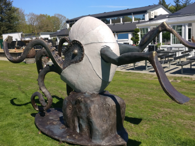 ConcreteClay sculpture of a giant nautiloid taking selfies