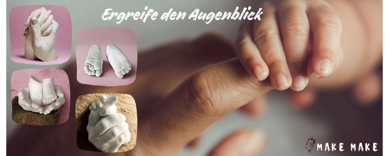 Ein Baby greift nach dem Finger seiner Mutter. Auf der linken Seite des Bildes sind vier Abgsse zu sehen: Babyfe, Mutter und Kind, die Hndchen halten, Vater und Kind, die Hndchen halten, und Eltern, die die Fe des Kindes halten.